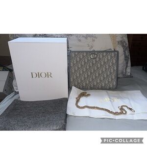 SOLD 30 Montaigne Dea Pouch